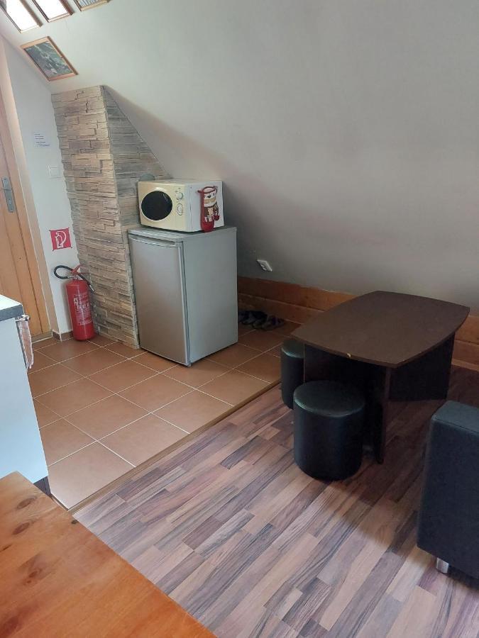 Chatka Pod Jaskynou Maluzina Buitenkant foto